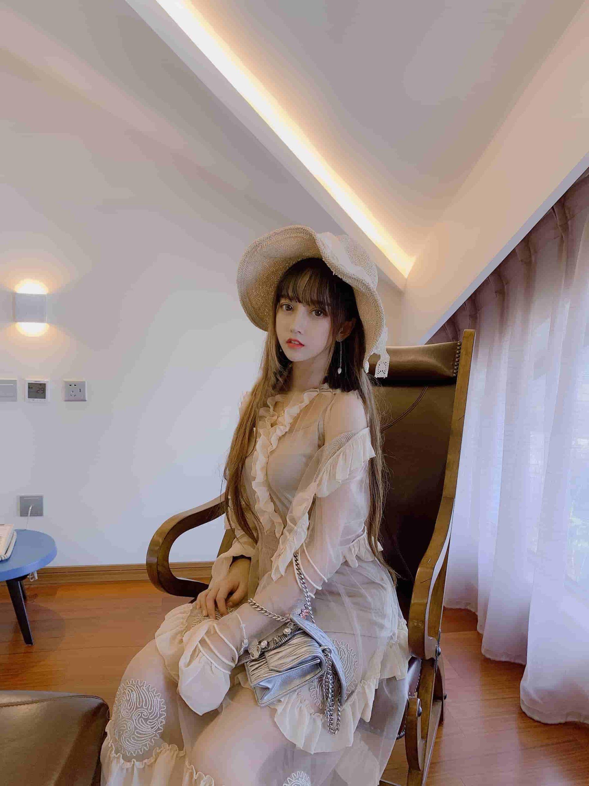 过期米线线喵优等生绝美图片，过期米线线喵没p过的日常素颜图包？