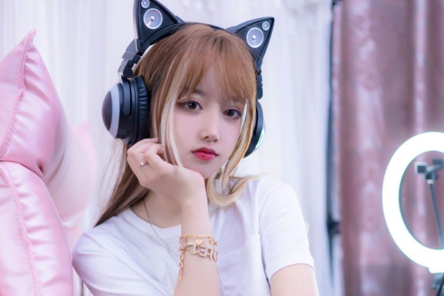 过期米线线喵sama新原版无水印写真，西装里的绑带套图在线