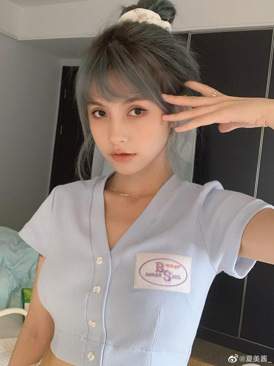 柳侑绮夏美酱cos不知火舞写真，露背毛衣才是经典之作