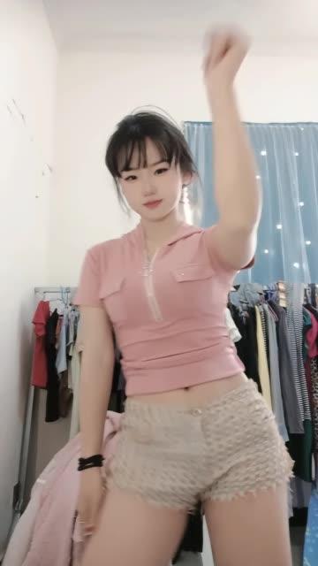 CC小微微至尊版内容全面回顾，她的至尊版视频是如何吸引观众的