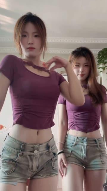 网易CC欣彤土豪群定制跳舞丁字内露透视森林火爆舞蹈视频内容揭秘，欣彤土豪群定制舞蹈热辣曝光