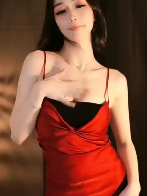 虎牙刘钞钞300元群定制舞蹈，值得入手吗？