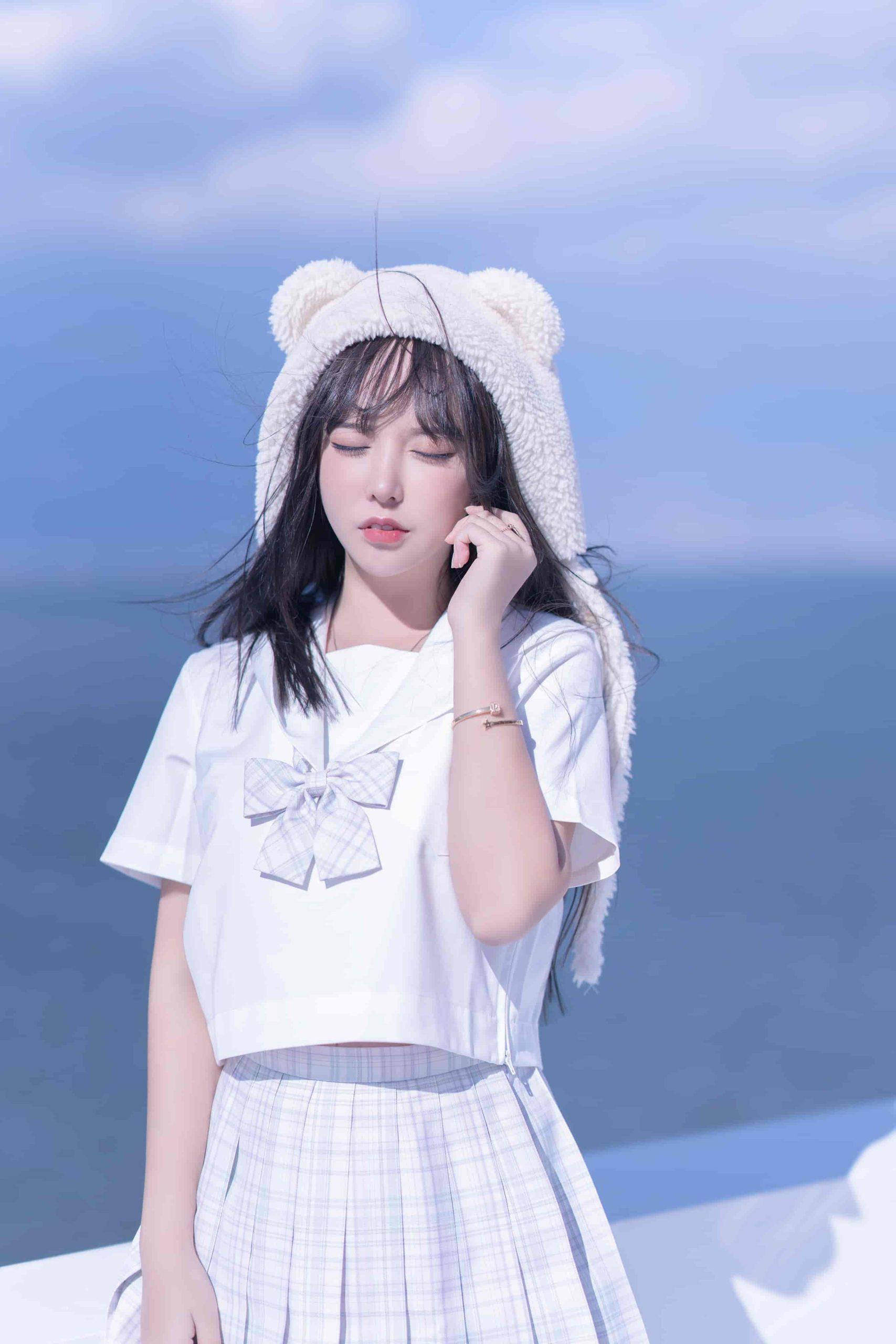 过期米线线喵sama新原版无水印写真，西装里的绑带套图在线