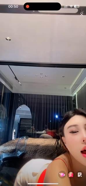 网易CC星莱铛铛私人微博的隐藏内容揭秘,如何更深入了解她? 网易CC星莱铛铛私人微博的隐藏内容揭秘,如何更深入了解她?