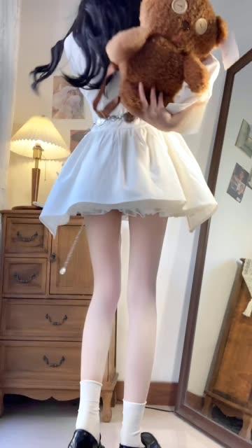 桃诗诗万元定制舞蹈的吸引力，为什么万元定制舞蹈视频如此受欢迎？