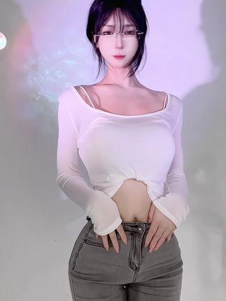 奶尤网易CC碎花裙热舞,这一经典造型有何吸引力? 奶尤网易CC碎花裙热舞,这一经典造型有何吸引力?