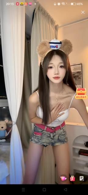 网易CC雪梨定制热舞作品，她如何满足粉丝的独特需求？