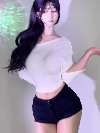 奶尤网易CC碎花裙热舞,这一经典造型有何吸引力? 奶尤网易CC碎花裙热舞,这一经典造型有何吸引力?