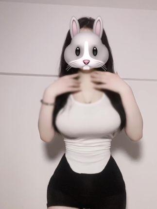 网易甜瓜瓜的跳舞视频解析，她的舞蹈如何吸引粉丝的目光？