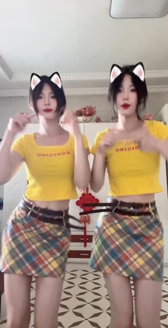 CC欣彤镜子舞蹈镜子舞蹈的魔力,欣彤镜子舞蹈背后的秘密 CC欣彤镜子舞蹈镜子舞蹈的魔力,欣彤镜子舞蹈背后的秘密