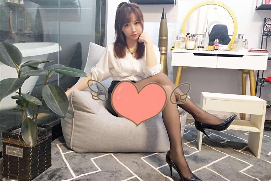 最新小女巫露娜舔耳及全套定制视频写真 最新小女巫露娜舔耳及全套定制视频写真