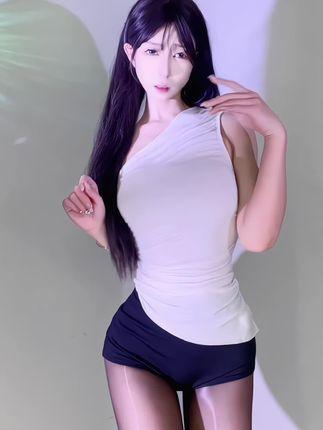 奶尤网易CC碎花裙热舞,这一经典造型有何吸引力? 奶尤网易CC碎花裙热舞,这一经典造型有何吸引力?