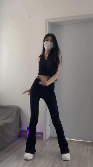 CC小吴同学最新定制舞蹈视频发布,抢先体验视觉盛宴 CC小吴同学最新定制舞蹈视频发布,抢先体验视觉盛宴