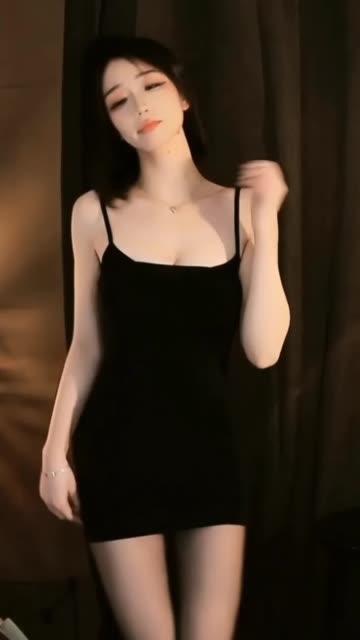 刘钞钞首次三点定制视频，独家内容引发热议