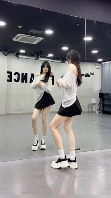 网易CC主播椰羊妹妹土豪千元定制热舞合集，奢华享受