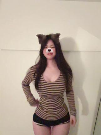 网易甜瓜瓜定制舞蹈解锁，如何找到她最热的视频作品？