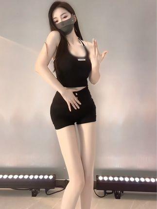 斗鱼何菱三个视角是什么意思啊,解读她三视角直播背后的意义 斗鱼何菱三个视角是什么意思啊,解读她三视角直播背后的意义