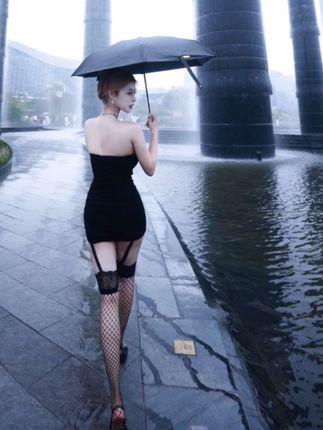 舞蹈小野马热舞合集，她的表演风格为何受欢迎？