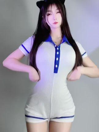 奶尤网易CC碎花裙热舞,这一经典造型有何吸引力? 奶尤网易CC碎花裙热舞,这一经典造型有何吸引力?