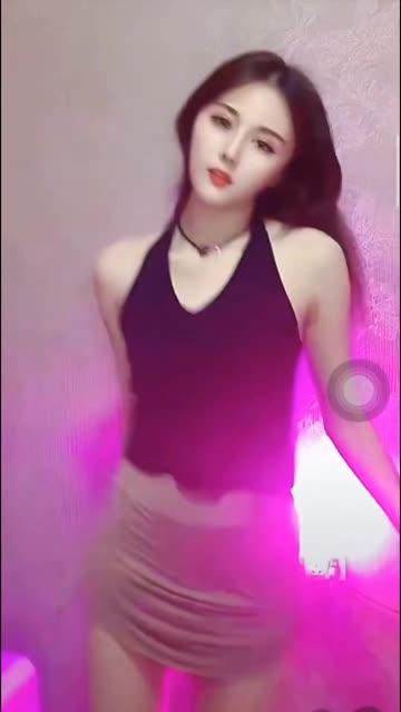 CC小燃燃巴黎世家舞蹈表演,从时尚到舞蹈的独特风格 CC小燃燃巴黎世家舞蹈表演,从时尚到舞蹈的独特风格