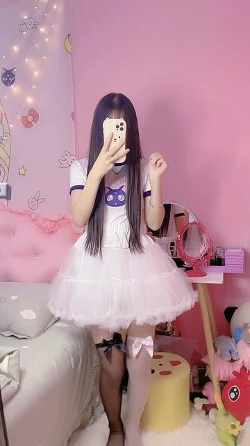 桃诗诗万元定制舞蹈的吸引力，为什么万元定制舞蹈视频如此受欢迎？