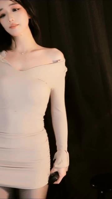 刘钞钞首次三点定制视频，独家内容引发热议