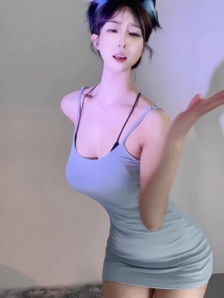 网易CC奶尤双视角秀玉足，从不同视角感受她的舞蹈美感