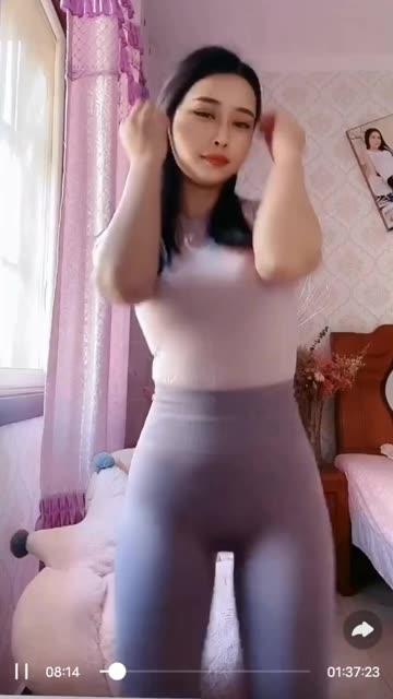 CC小燃燃摩托摇舞蹈,动感十足的热舞全解析 CC小燃燃摩托摇舞蹈,动感十足的热舞全解析