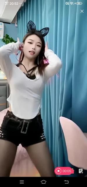 CC尤物星莱铛铛土豪群定制热舞完整版，奢华表演独家呈现