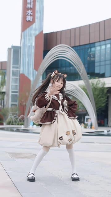 桃诗诗万元定制舞蹈的吸引力，为什么万元定制舞蹈视频如此受欢迎？