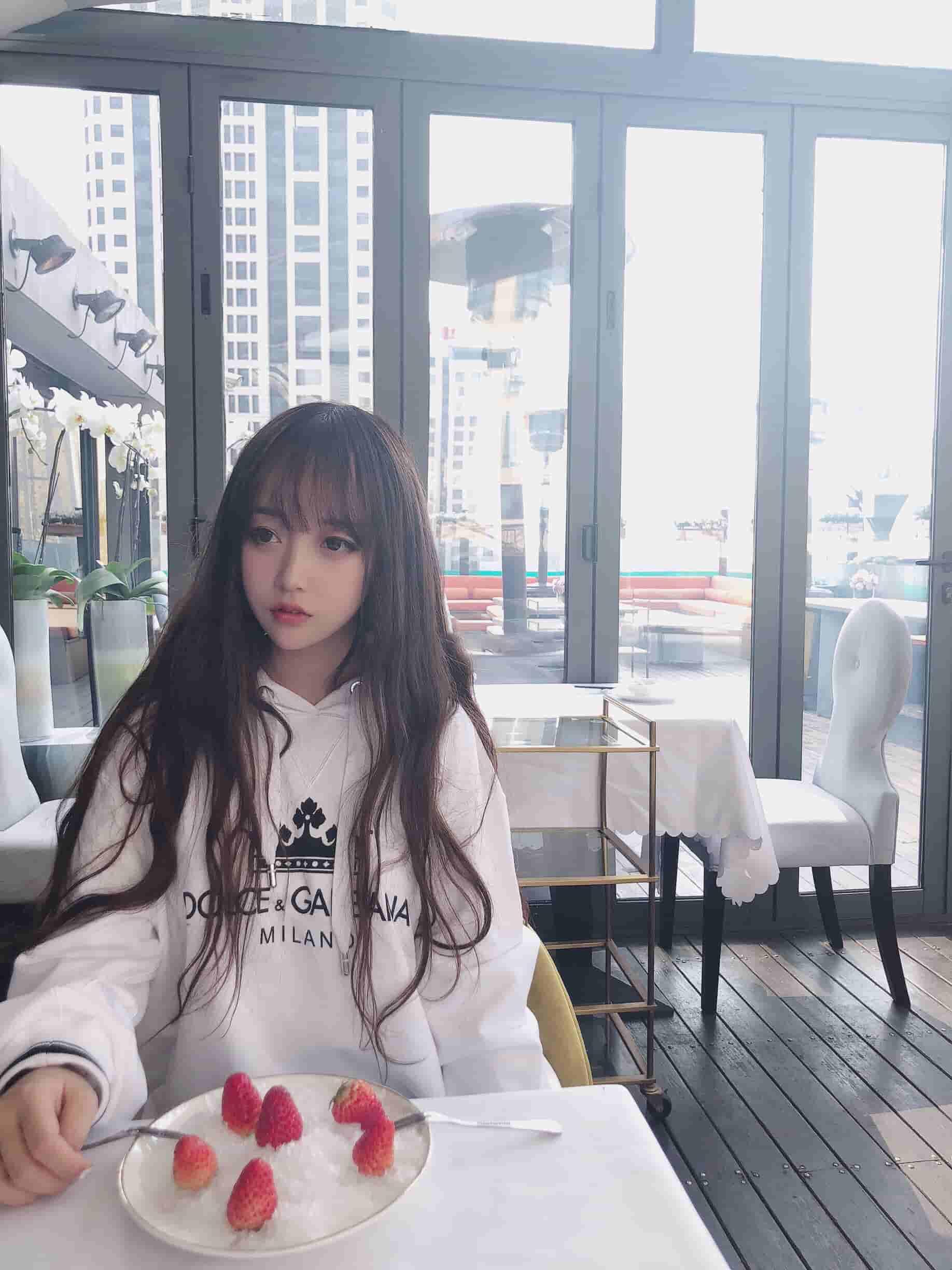 过期米线线喵优等生绝美图片，过期米线线喵没p过的日常素颜图包？