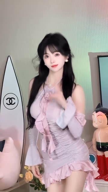 桃诗诗定制舞蹈与粉丝互动，她如何通过定制舞蹈与粉丝互动并提升热度