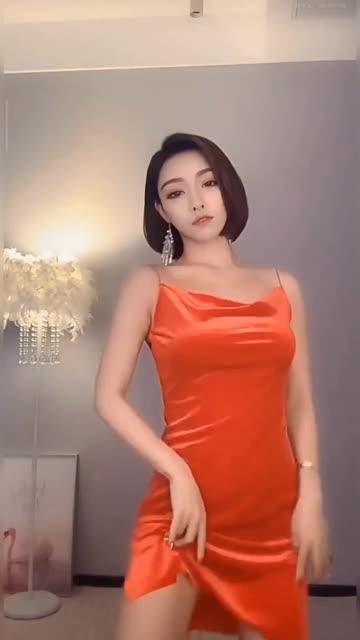 CC小燃燃至尊版舞蹈推荐，如何欣赏她的独家作品？