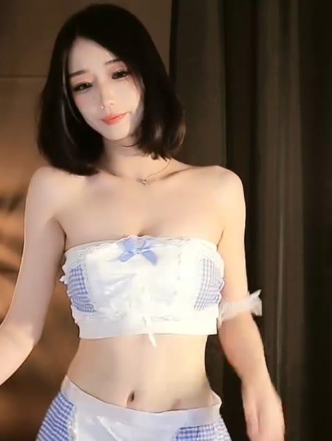 虎牙刘钞钞300元群定制舞蹈，值得入手吗？