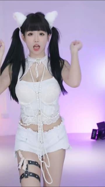 网易CC深田老师直播整活,刺激热舞让人欲罢不能 网易CC深田老师直播整活,刺激热舞让人欲罢不能