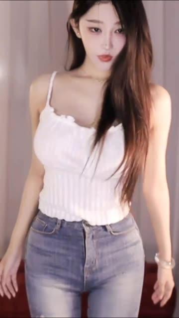 网易CC深田老师直播整活,刺激热舞让人欲罢不能 网易CC深田老师直播整活,刺激热舞让人欲罢不能