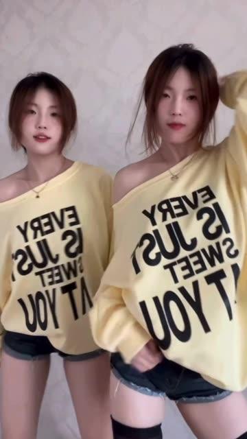 CC欣彤镜子舞蹈镜子舞蹈的魔力,欣彤镜子舞蹈背后的秘密 CC欣彤镜子舞蹈镜子舞蹈的魔力,欣彤镜子舞蹈背后的秘密