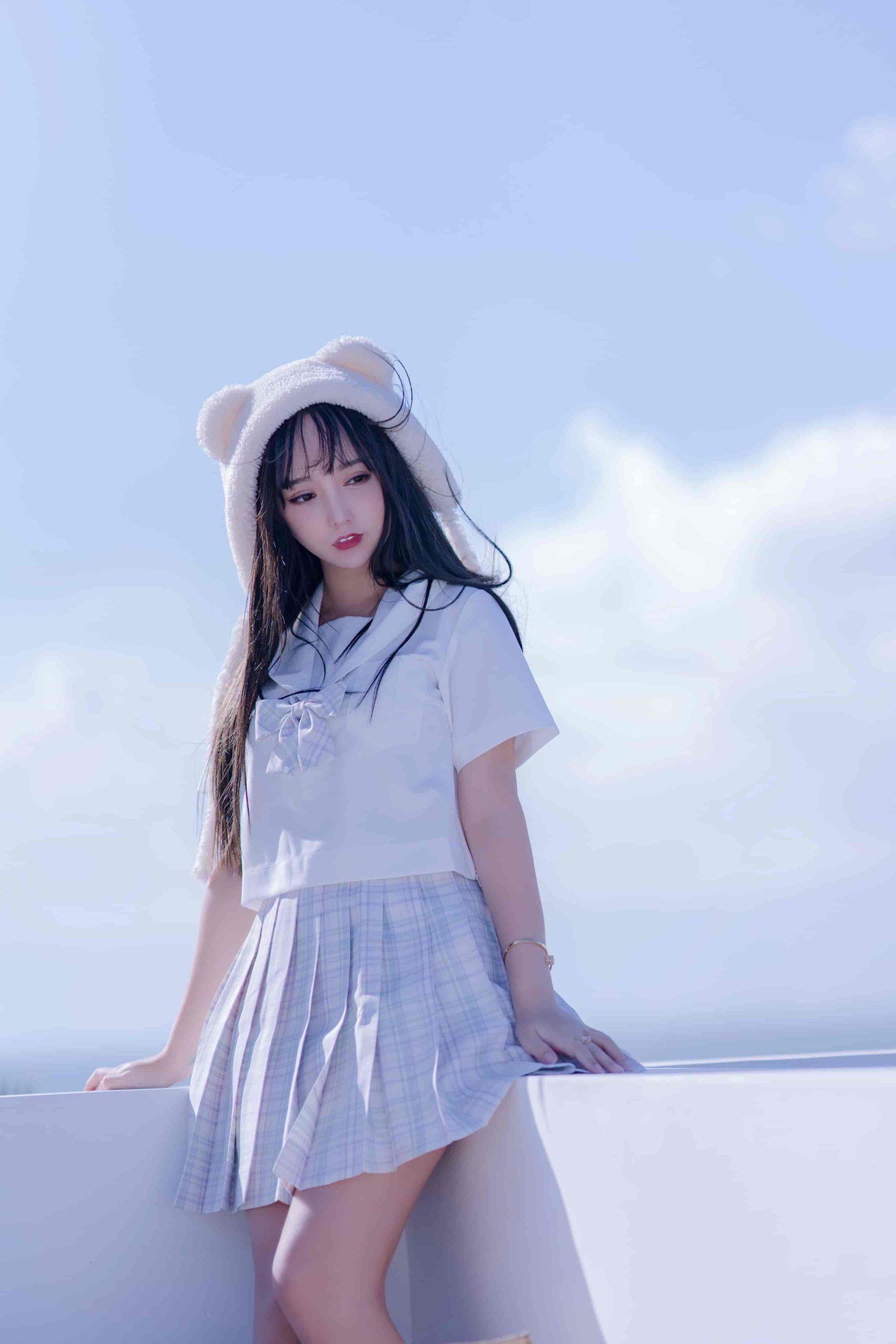 过期米线线喵sama新原版无水印写真，西装里的绑带套图在线