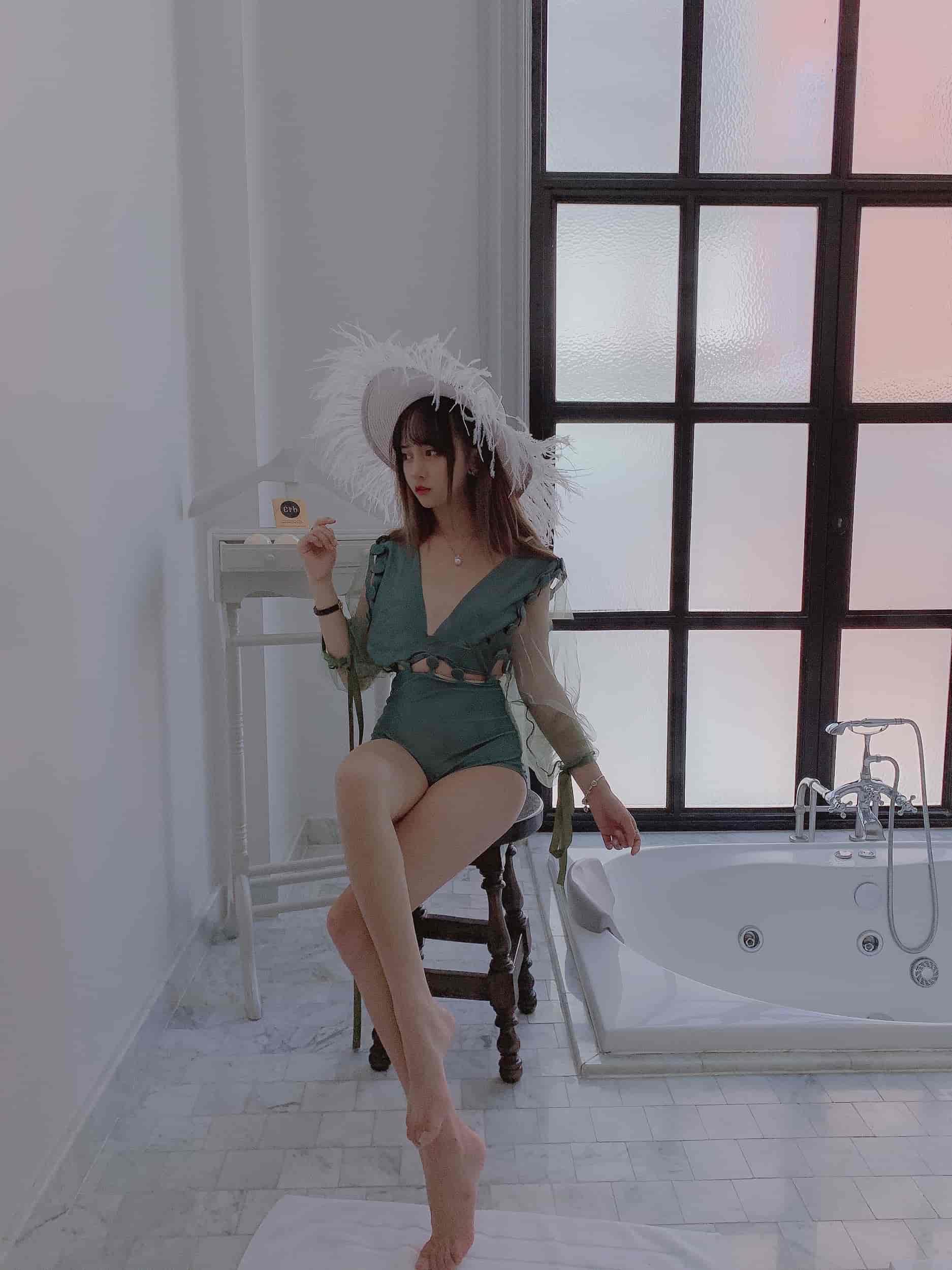 过期米线线喵sama新原版无水印写真，西装里的绑带套图在线