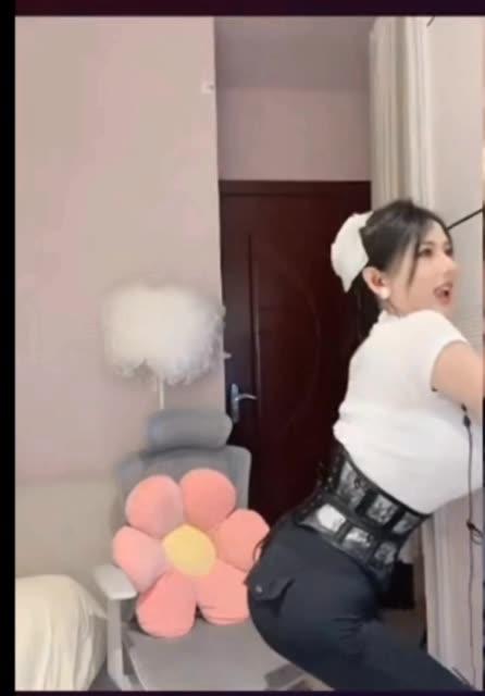 二姐疼你后续发展方向，她在网红界的未来走向如何？