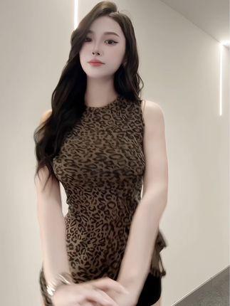 糊涂小Y1拉伸衣服事件回顾,独特舞蹈风格吸引粉丝关注 糊涂小Y1拉伸衣服事件回顾,独特舞蹈风格吸引粉丝关注