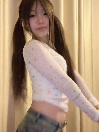 快手男王视频全集解析，她的视频为何能吸引百万粉丝？