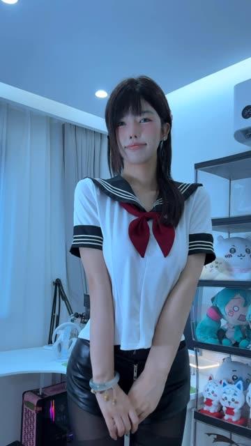 奈芙芙(碎觉觉)跳舞视频,她的舞蹈为何如此受欢迎 奈芙芙(碎觉觉)跳舞视频,她的舞蹈为何如此受欢迎