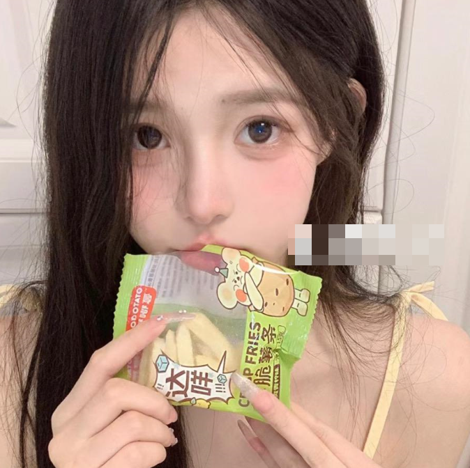 抖音网红吃小熊饼干微密圈图片（本人素颜照曝光）