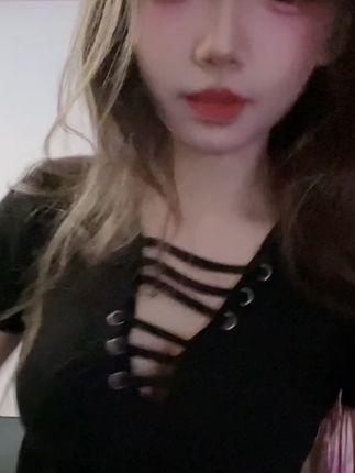 快手男王新号是谁知道？她的新平台动态追踪