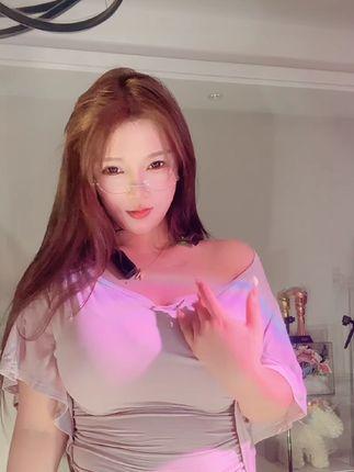 快手男王新号是谁知道？她的新平台动态追踪