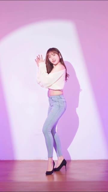 B站立盐盐舰长舞蹈合集，经典造型热舞再现