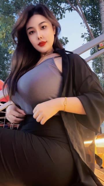 快手安妮朵朵图片集锦，独特的舞台风格展示