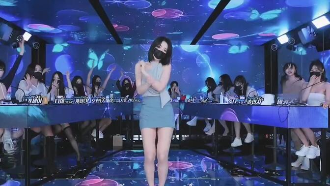 jinricp女团eli穿搭风格盘点，韩式潮流在舞台上的演绎