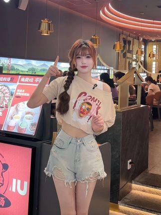 十万口草莓粥粥私人写真套图合集下载，B站舰长的特别福利